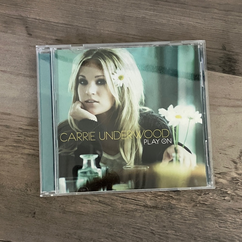 CARRIE UNDERWOOD CD - Play On